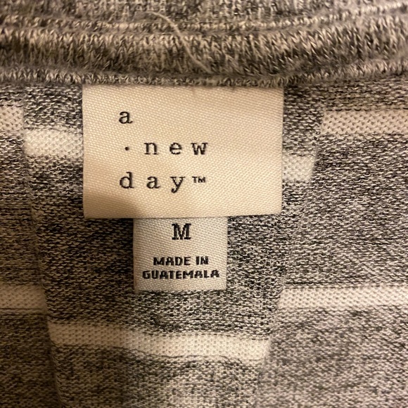 Target Heathered Grey Striped Top - Picture 3 of 3